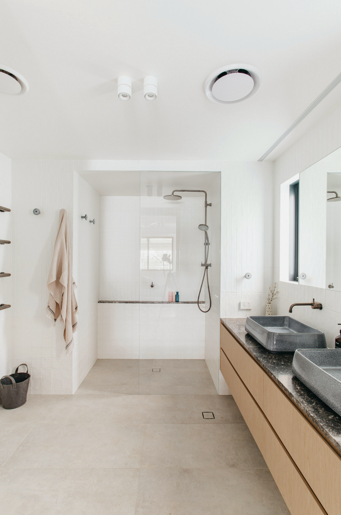 HASTINGS ST | BEACH VIEW FAMILY RESIDENCE